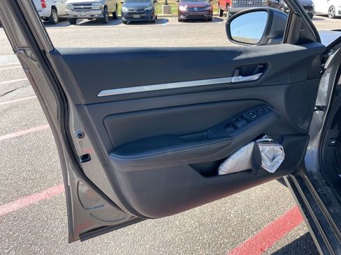 Used 2022 Nissan Altima 2.5 SV image 4