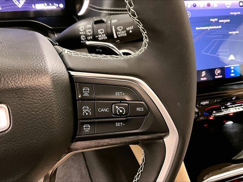 Used 2024 Jeep Grand Cherokee Limited image 22