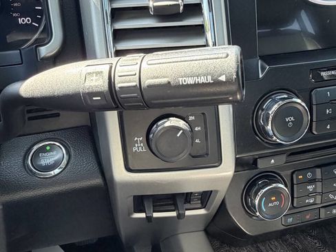 Used 2017 Ford F250 Lariat w/ Lariat Ultimate Package AWD/4WD image 27