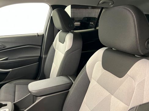New 2026 Chevrolet Trax LS w/ LS Convenience Package FWD image 17