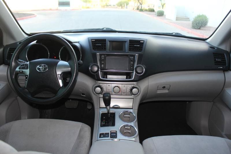 Used 2013 Toyota Highlander 4WD w/ Cold Weather Pkg image 17