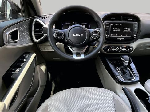 Used 2025 Kia Soul LX FWD image 6