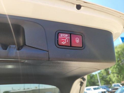 Used 2020 Mercedes-Benz GLC 300 image 15