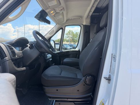 Used 2025 RAM ProMaster 2500 w/ U-Haul Equipment Group FWD image 25