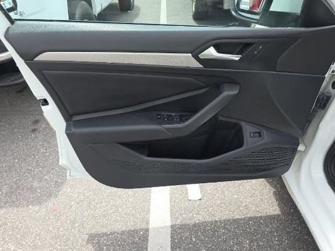 Used 2019 Volkswagen Jetta SE FWD image 5