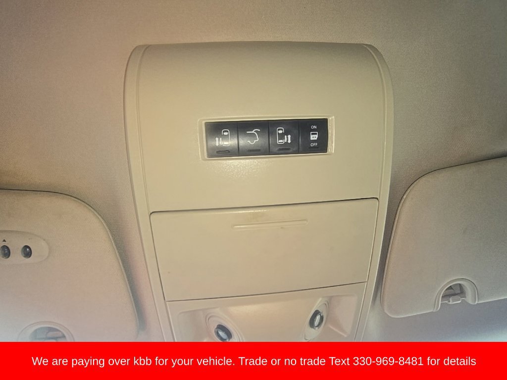 Used 2013 Chrysler Town & Country Touring FWD image 18