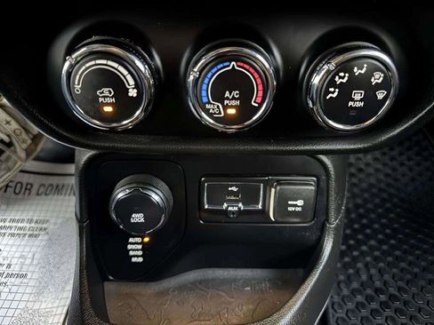 Used 2016 Jeep Renegade Sport w/ Power & Air Group AWD/4WD image 22