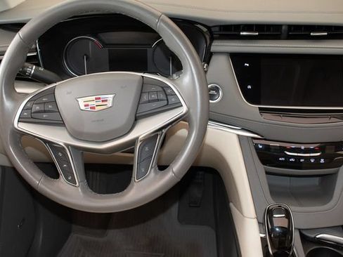Used 2020 Cadillac XT5 Premium Luxury AWD/4WD image 16