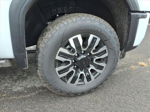 New 2026 GMC Sierra 2500 Denali Ultimate image 9