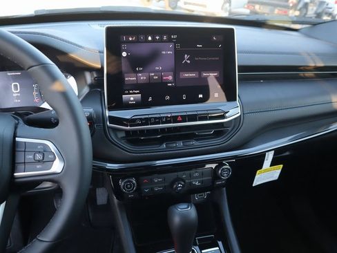 New 2026 Jeep Compass Latitude image 5