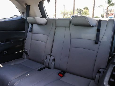 Used 2017 Honda Pilot Touring image 25