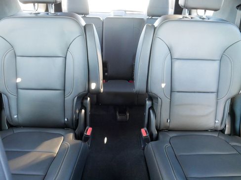 Used 2023 Chevrolet Traverse LT w/ LT Premium Package image 13