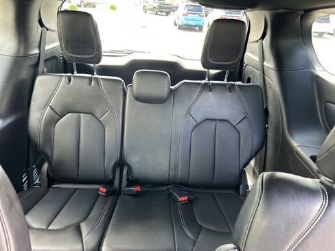 Used 2025 Chrysler Pacifica Select FWD image 29