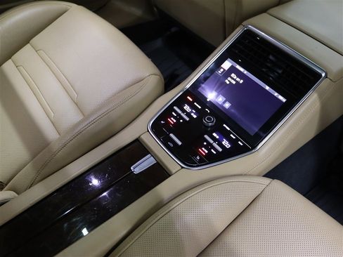 Used 2018 Porsche Panamera 4S image 16