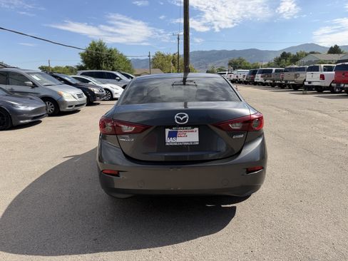 Used 2017 MAZDA MAZDA3 Sport FWD image 5