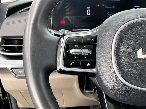 Used 2025 Kia Carnival LXS image 18