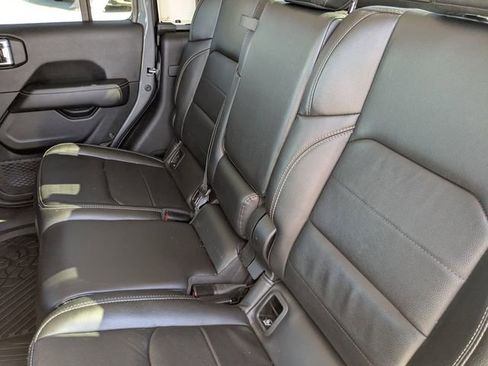 Used 2022 Jeep Gladiator Overland w/ Popular Equipment Package image 12