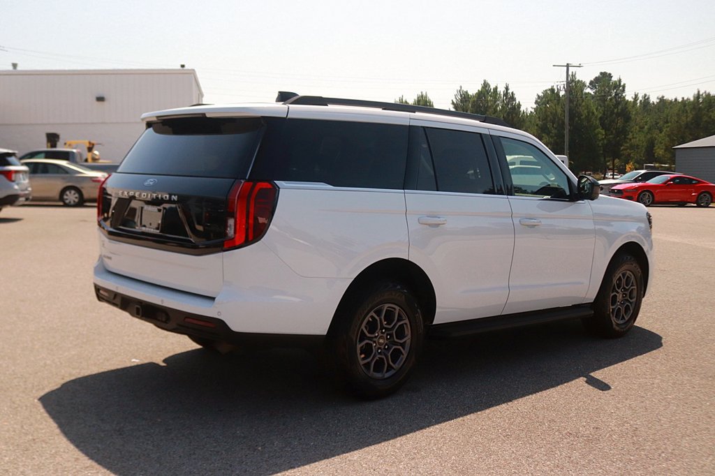 Used 2025 Ford Expedition Active RWD image 7