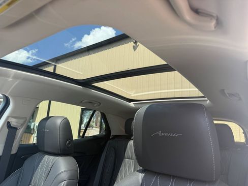 Used 2022 Buick Envision Avenir w/ Technology Package II FWD image 18