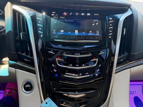Used 2018 Cadillac Escalade ESV Luxury RWD image 12