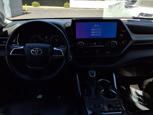 Certified 2024 Toyota Highlander Limited AWD/4WD image 21