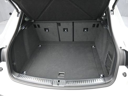 Certified 2025 Porsche Macan image 33