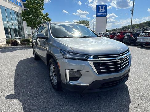 Used 2023 Chevrolet Traverse LT w/ LPO, Floor Liner Package AWD/4WD image 2