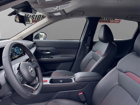 New 2026 Nissan Kicks SR w/ Cold Weather Package image 9