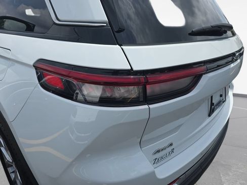 Certified 2023 Jeep Grand Cherokee Limited AWD/4WD image 33