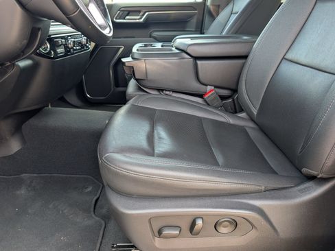 Used 2025 GMC Sierra 1500 SLT AWD/4WD image 7