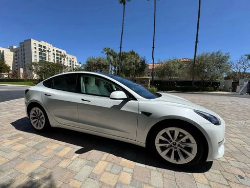Used 2021 Tesla Model 3 Standard Range Plus RWD image 4