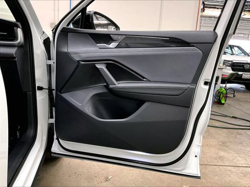 New 2026 Volkswagen Tiguan SE R-Line image 30