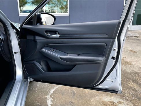 Used 2024 Nissan Altima 2.5 SV image 21