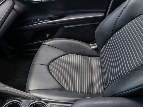 Used 2020 Toyota Camry SE image 28