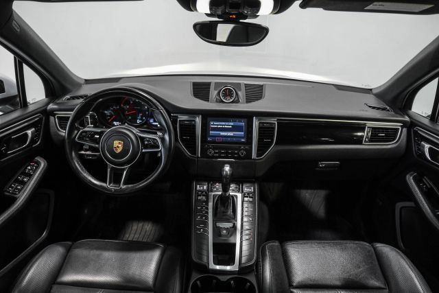 Used 2018 Porsche Macan Sport Edition AWD/4WD image 17