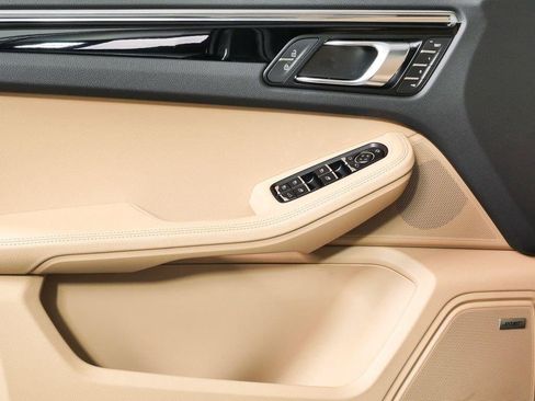 Certified 2026 Porsche Macan Turbo AWD/4WD image 6