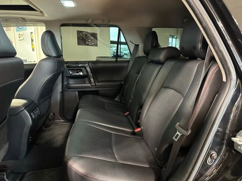 Used 2018 Toyota 4Runner TRD Off-Road Premium image 33