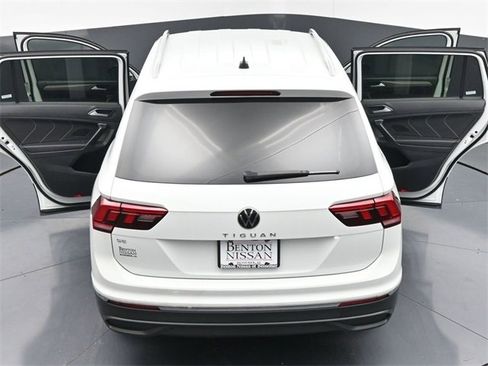 Used 2024 Volkswagen Tiguan SE image 46