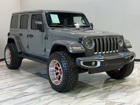 Used 2022 Jeep Wrangler Unlimited Sahara w/ Cold Weather Group AWD/4WD image 5