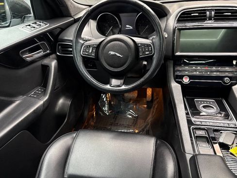Used 2020 Jaguar F-PACE Premium image 39
