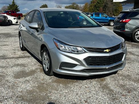 Used 2018 Chevrolet Cruze LS image 3