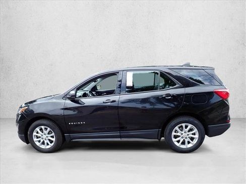 Used 2018 Chevrolet Equinox LS FWD image 2