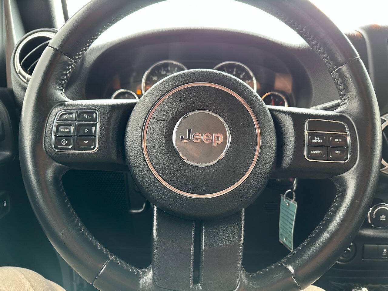 Used 2015 Jeep Wrangler Unlimited Rubicon w/ Dual Top Group AWD/4WD image 66