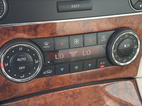 Used 2007 Mercedes-Benz CLK 350 Coupe image 30