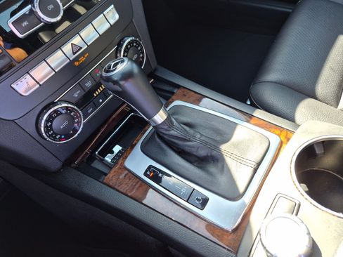 Used 2013 Mercedes-Benz C 250 Sedan image 25