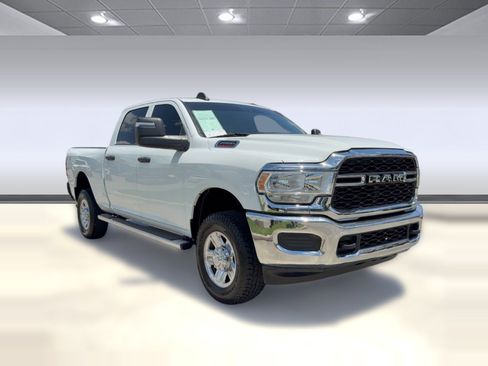 Used 2024 RAM 2500 Tradesman w/ Chrome Appearance Group AWD/4WD image 7