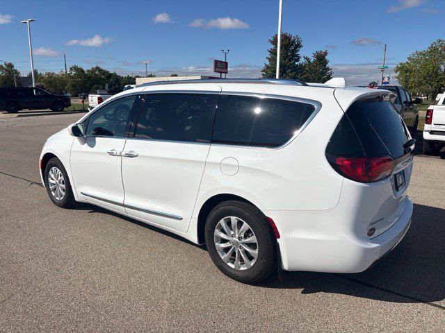 Used 2018 Chrysler Pacifica Touring-L Plus FWD image 5