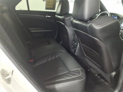 Used 2023 Chrysler 300 C image 19