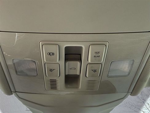 Used 2020 Volkswagen Jetta SEL image 25