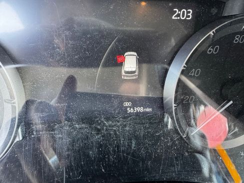 Used 2023 Toyota Highlander XLE image 10